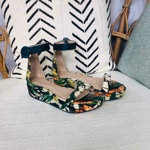 Stuart Weitzman floral sandal w ankle wrap 6.5